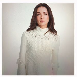 🎉 DONATING 3/11! White House Black Market Sweater